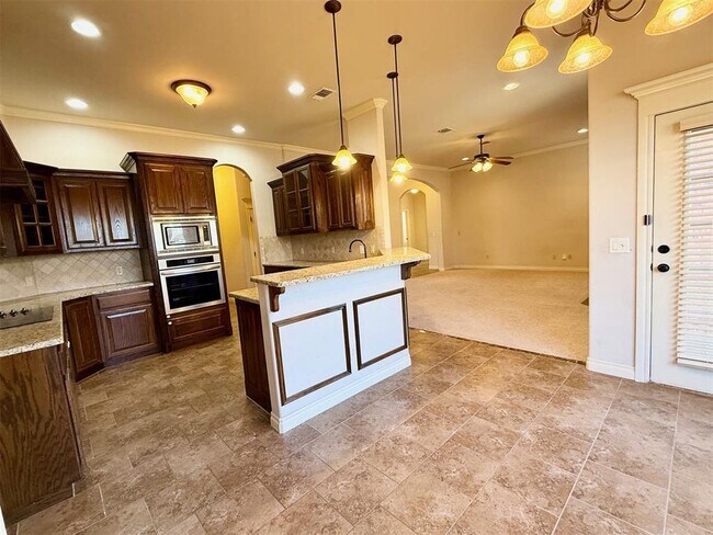 Building Photo - 620 Summit Crest Ln