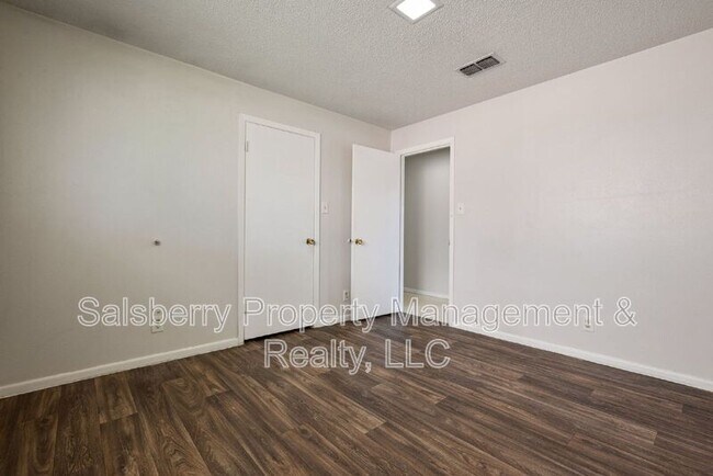 Building Photo - 4913 Westlake Dr