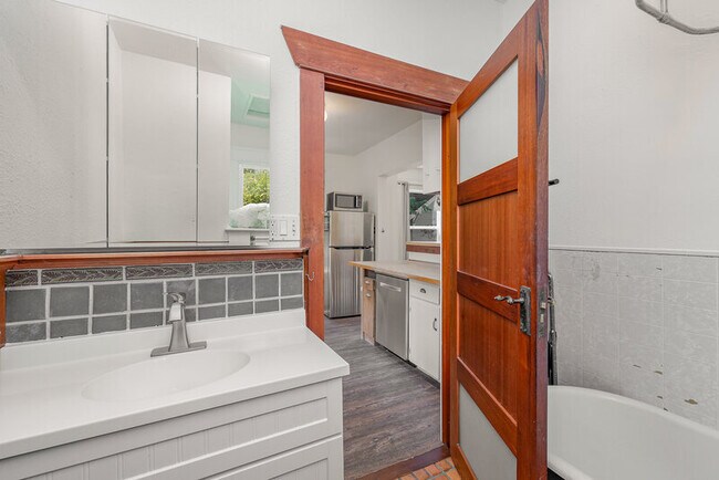 Building Photo - 4406 6th Ave NW
