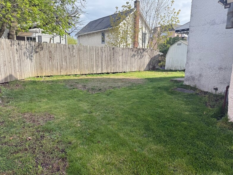 Building Photo - 1415 Diamond Ave