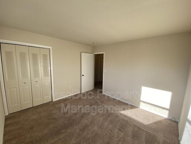 Building Photo - 729 Bellows Ave