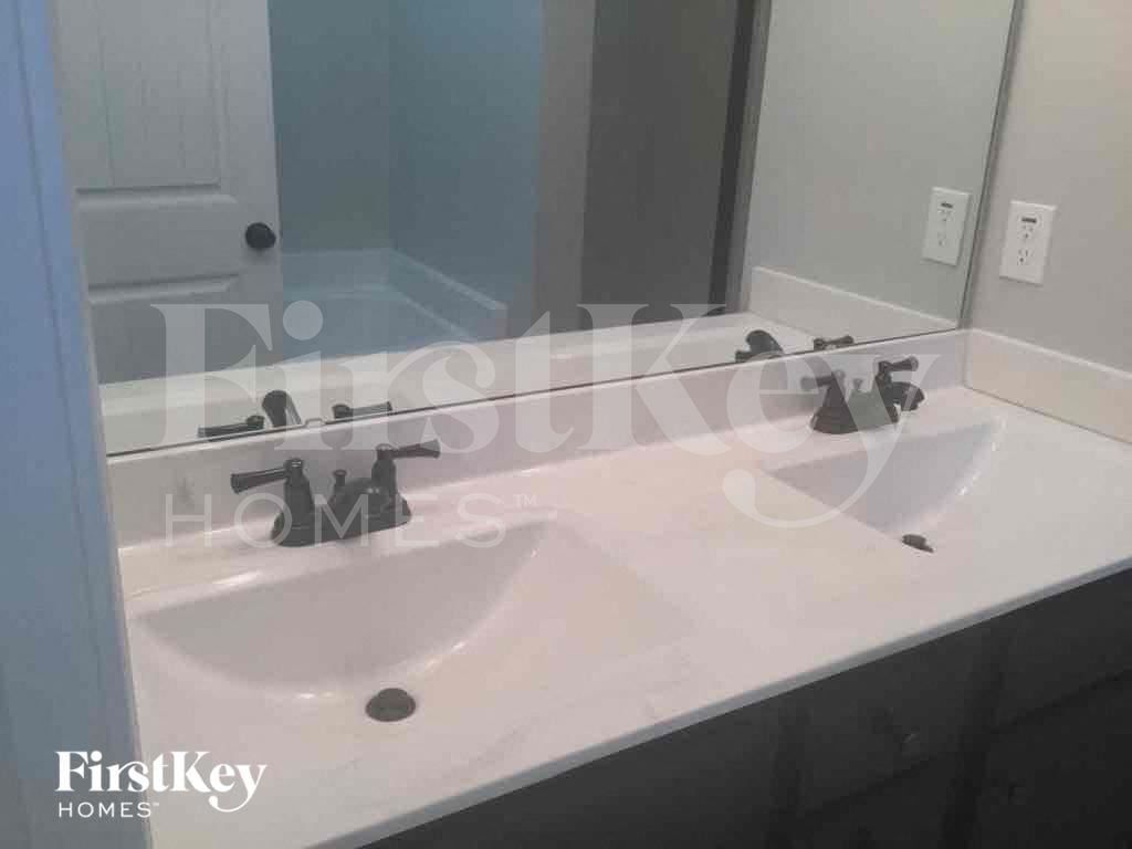 Building Photo - 320 Nelson Ln