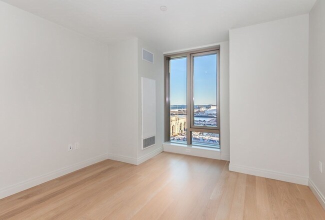 Building Photo - 133 Seaport Blvd