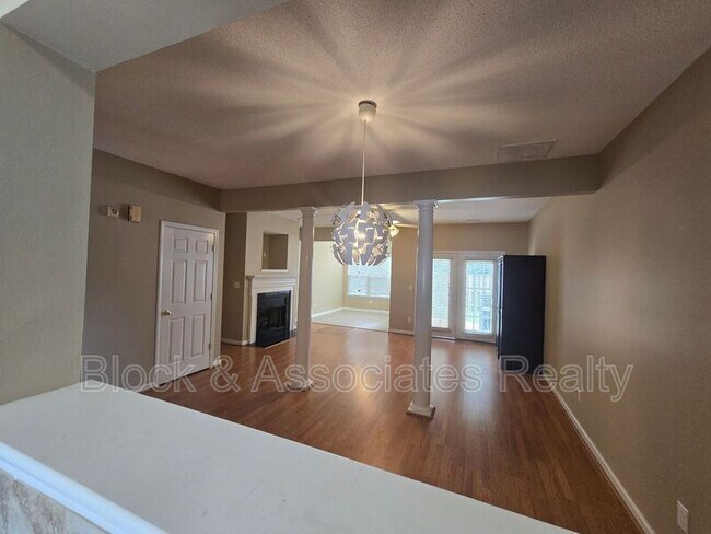 Building Photo - 210 Brittany Way