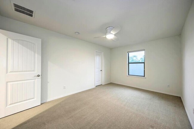 Building Photo - 2119 Howell Mountain Dr