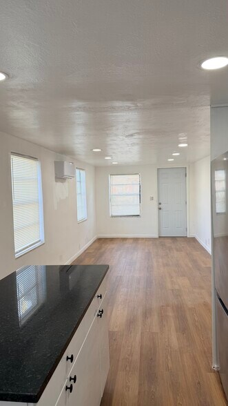 Building Photo - 414 Phippen Waiters Rd