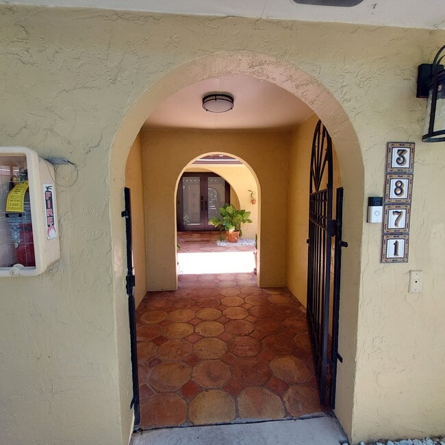 Building Photo - 3871 Alcantara Ave