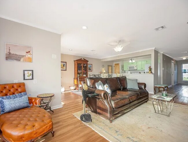 Building Photo - 8316 Seawall Blvd