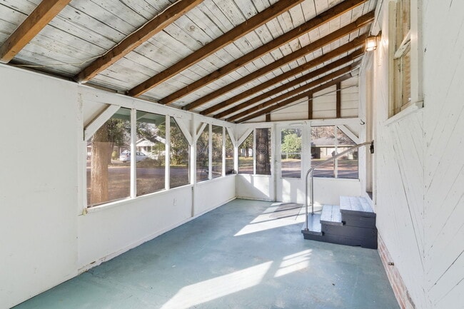 Building Photo - 20 Martha Ave