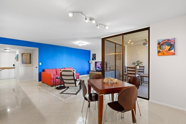 Building Photo - 825 Egret Cir