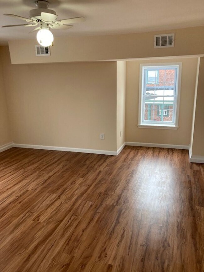 Building Photo - 4938