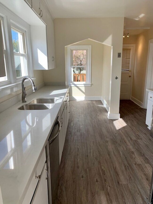 Building Photo - Remodeled 3 Bedroom Home-Duplex in Loyal Heights READY FOR MOVE IN NOW at $3875!