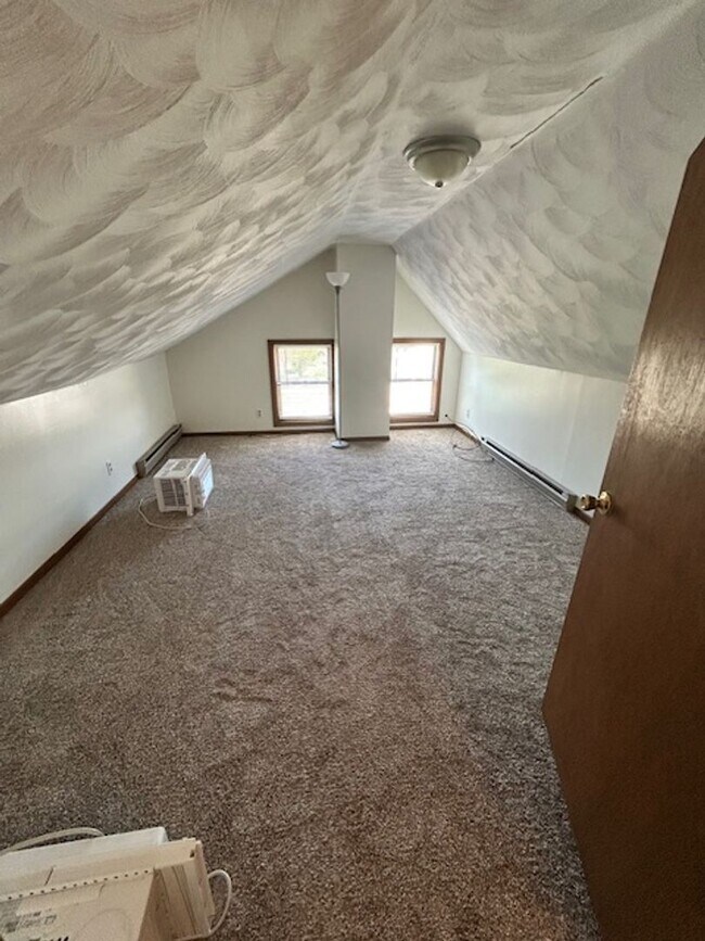 Building Photo - Spacious 2-Bedroom Apartment with Bonus Room – $850/month