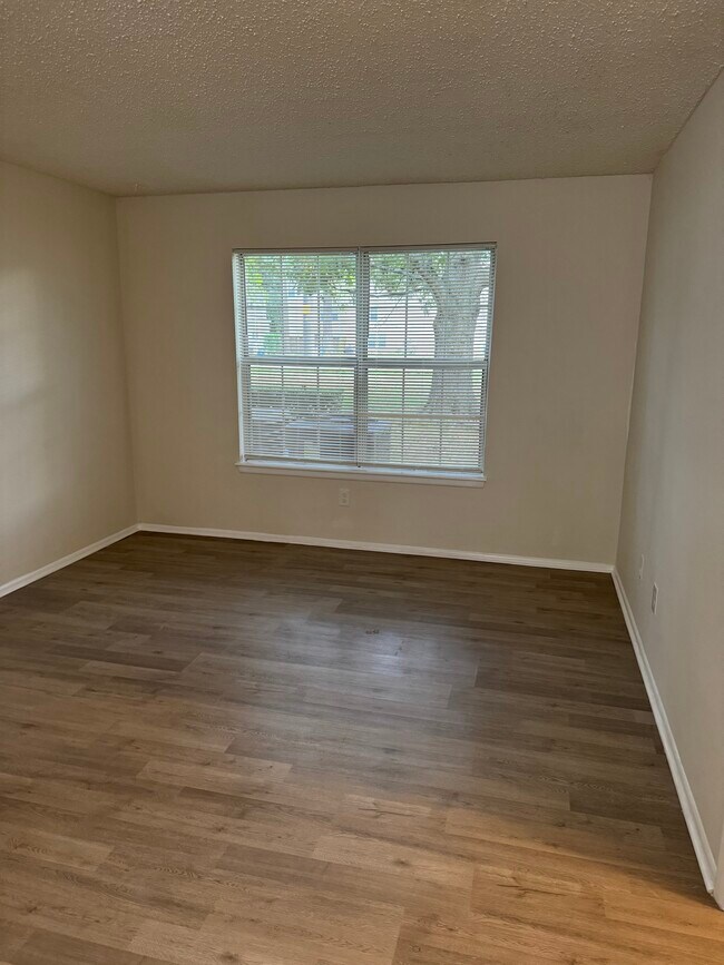 MB. - 321 Thalia Station Ct