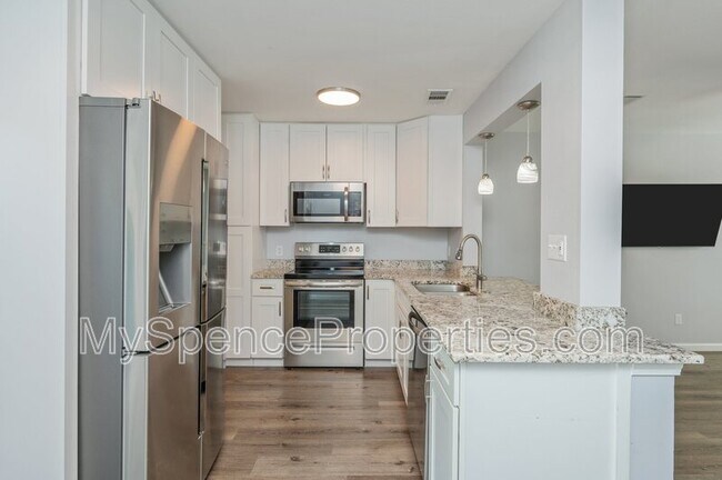 Building Photo - 710 Legion Dr