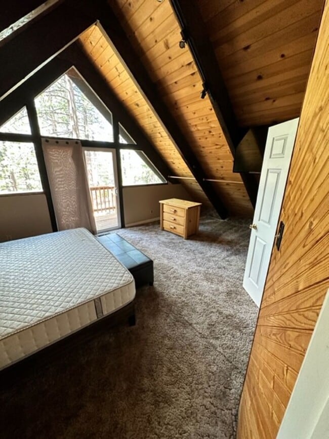 Building Photo - Lovely 5Bd pet friendly home available for rent now!! Home is ready for a long term renter! Call ...