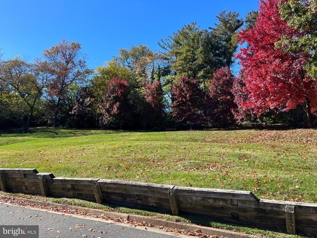 Building Photo - 2704 Dartmouth Rd