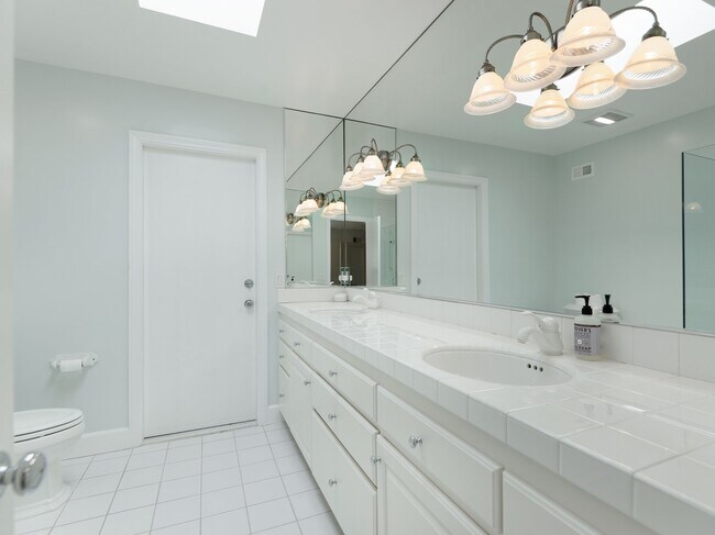 Building Photo - 48 Half Moon Bend