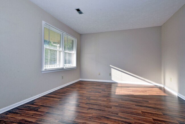 Building Photo - Spacious single family home in Westview Lakes.