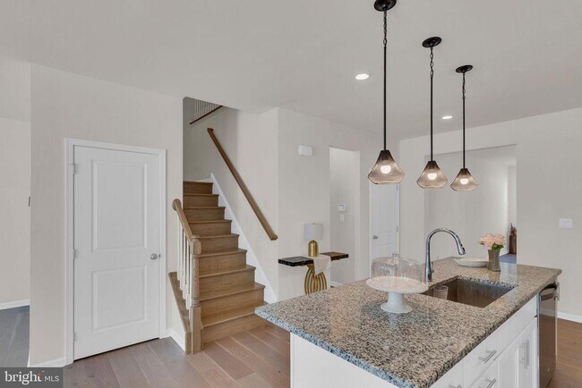 Building Photo - 29 Beachwood Dr