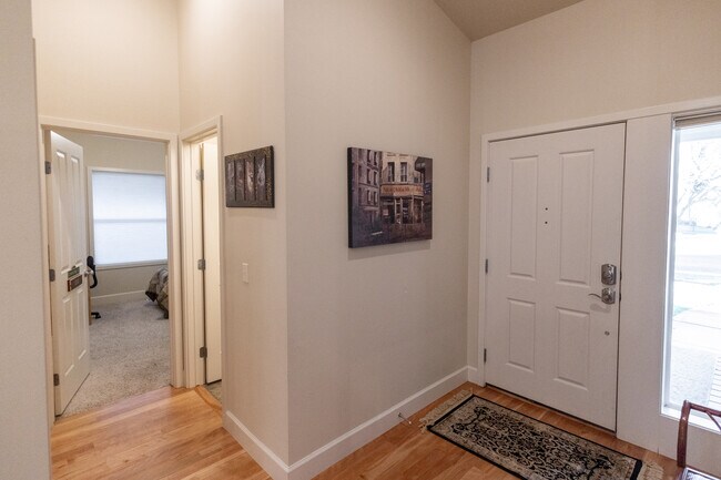 Building Photo - 2412 S Marypost Ave