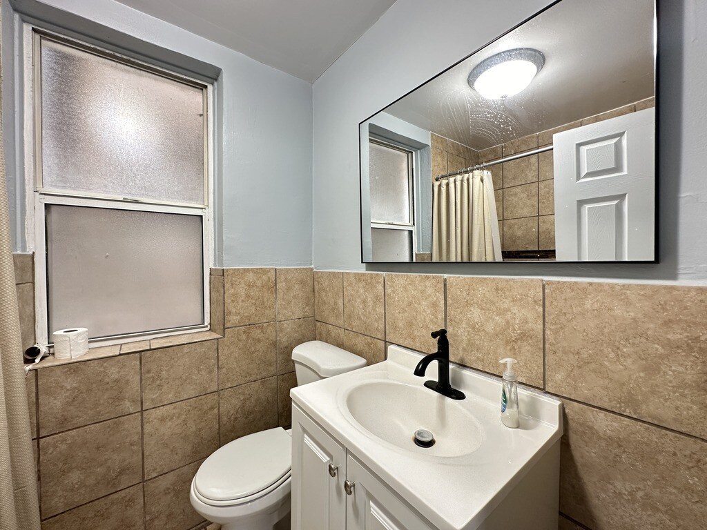 Building Photo - 5672 N Ridge Ave