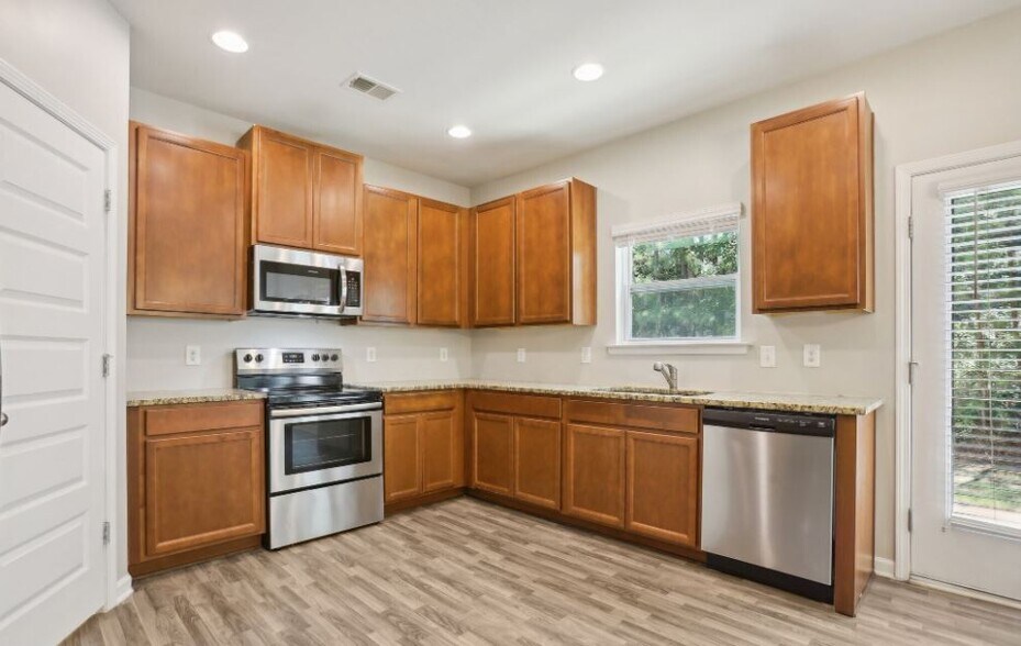 Building Photo - 3324 Estes Dr