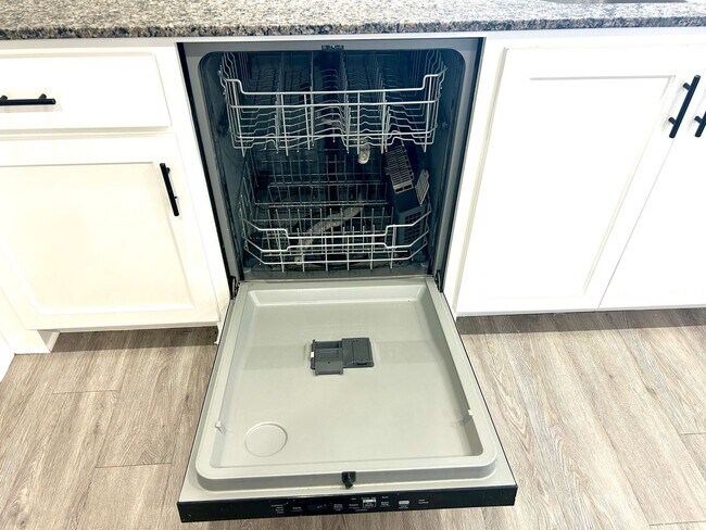 Building Photo - Centerton Home Available NOW! 4 bed, 2 full bath no carpet home. LARGE fenced backyard