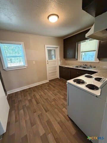 Building Photo - 322 W Austin St