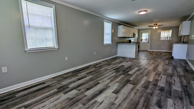 Building Photo - 710 Derbigny St