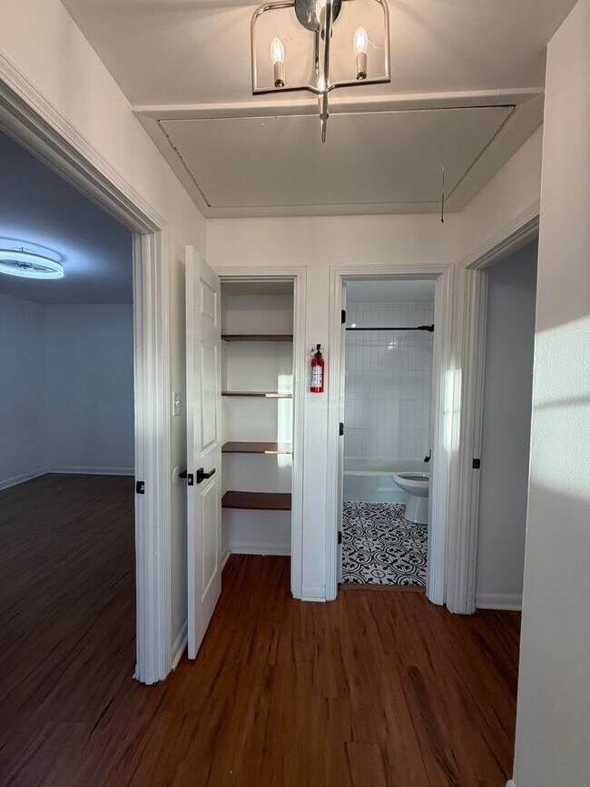 Building Photo - 460 Hoxie Ave