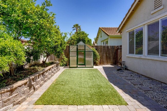 Building Photo - Adorable 3 bedroom 2 bath home