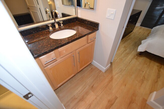 Building Photo - MERIDIAN FURNISHED 2 BDR /2 BATH Luxury Co...