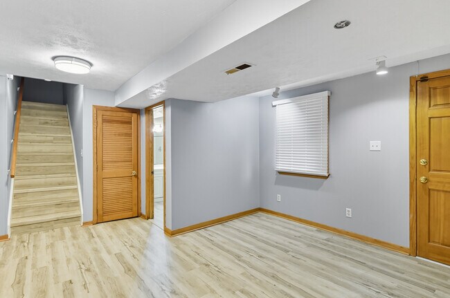 Building Photo - 2710 S 48th Ave