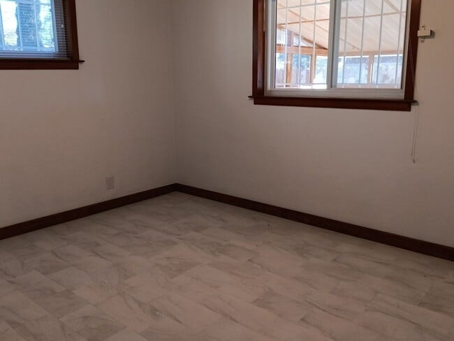 Building Photo - 3 Bedroom, 3 Bathroom Home! Schedule a Showing Soon!