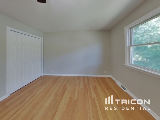 Building Photo - 2206 W Lawrence Ln