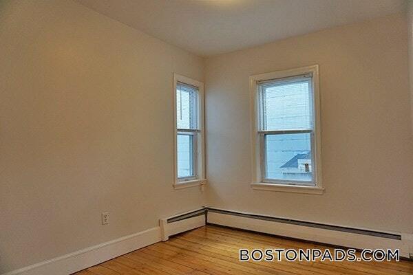 Building Photo - 250 River St