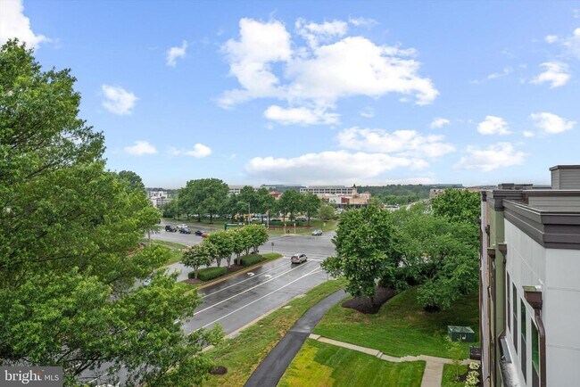 Building Photo - 14256 Newbrook Dr
