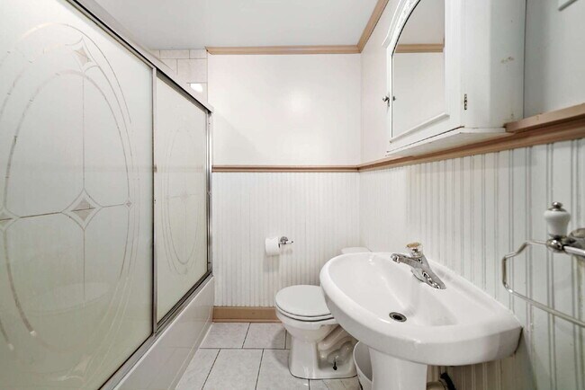 Building Photo - Updated 5-Bedroom, 2-Bath Home Across from...