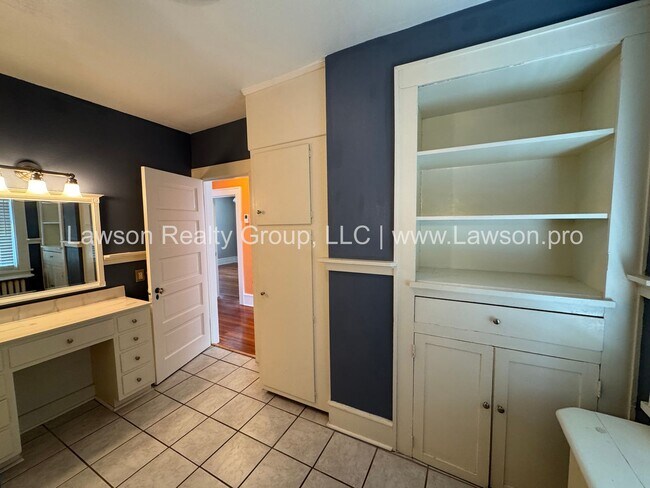 Building Photo - Large Raleigh Court Home on a Corner Lot