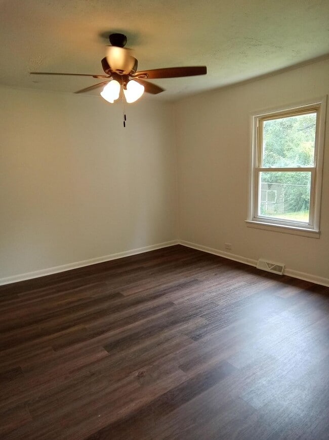 Building Photo - Renovated 2BR, 1 BA SFH