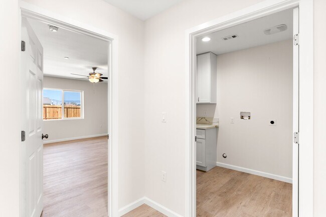 Building Photo - 21471 Reed Pl