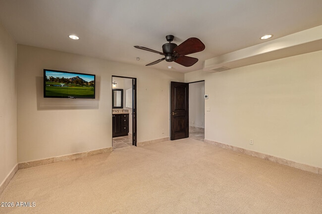 Building Photo - 8406 E Calle Buena Vista