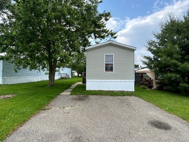 Building Photo - 733 Ascot Cir