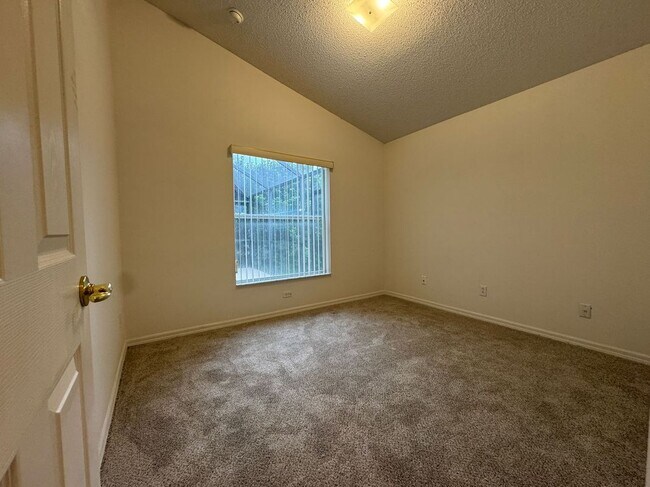 Building Photo - 16004 Blossom Hill Loop