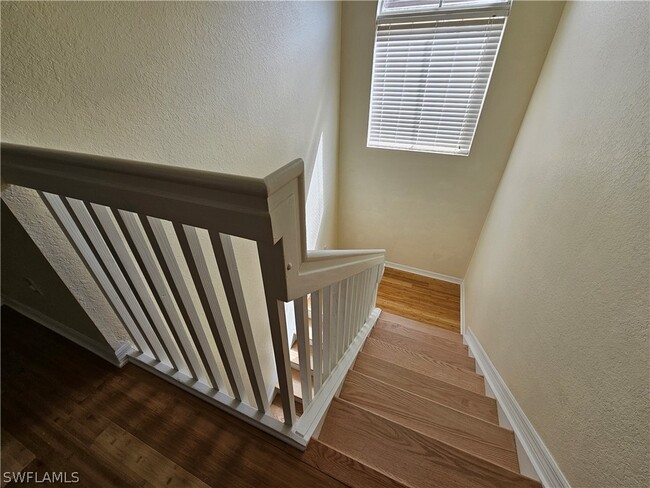 Building Photo - 2084 Par Dr