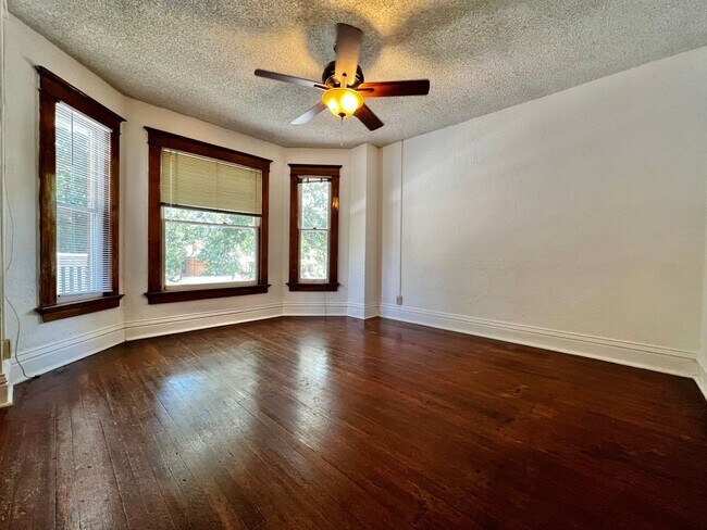 Building Photo - The Remington (BR-LN)