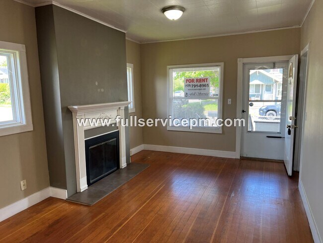 Building Photo - Wonderful corner lot home.