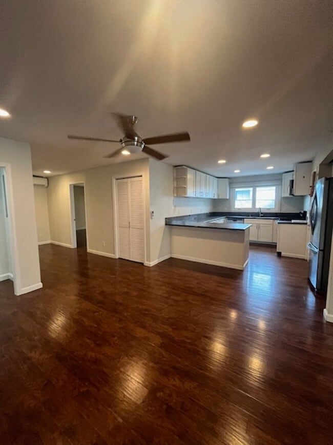 Building Photo - Available 08/16/2025! - Large 4 bedroom/2 ...