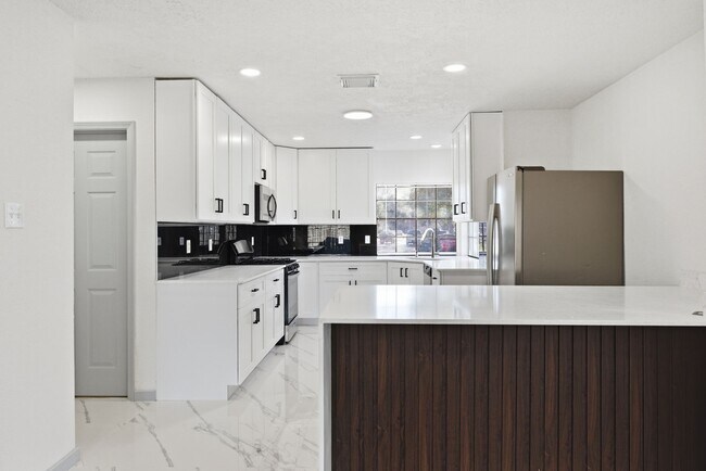 Building Photo - 13534 N Peachfield Cir